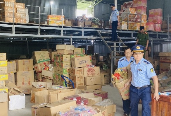 Cao Bằng: Thu giữ 34.934 sản phẩm hàng hóa, thực phẩm không rõ nguồn gốc