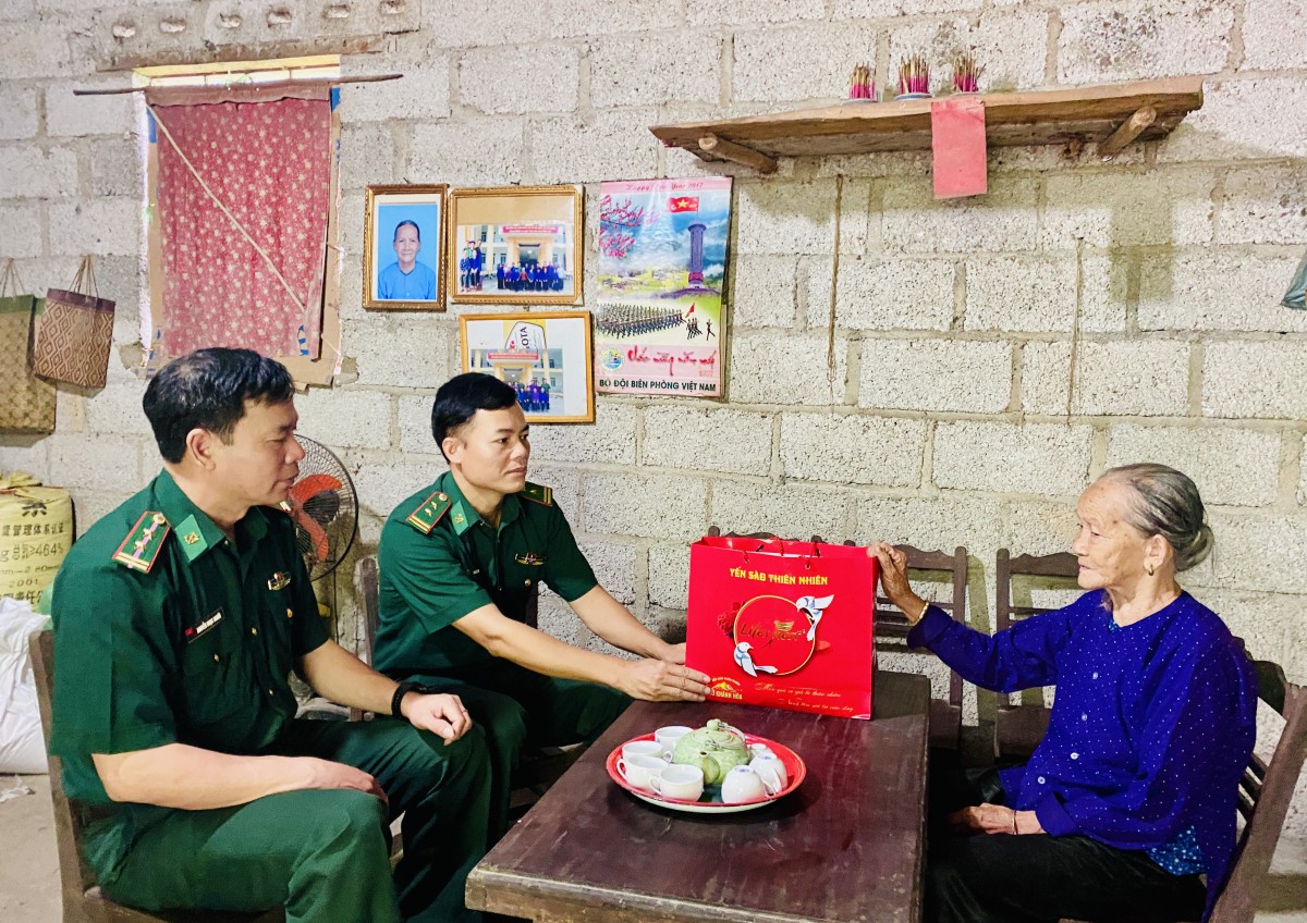 Sao xanh toả sáng biên cương xanh - Kỳ 2: Biên cương toả sáng tình quân dân