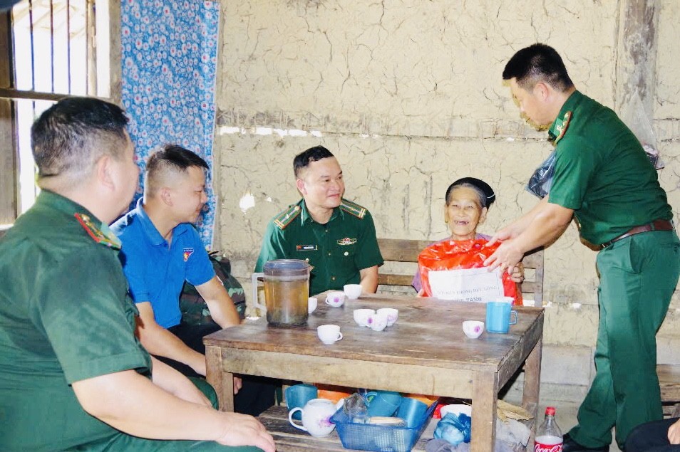 Vững vàng nơi tuyến đầu Tổ quốc - Kỳ 1: Đồng hành cùng đồng bào giữ vững biên cương