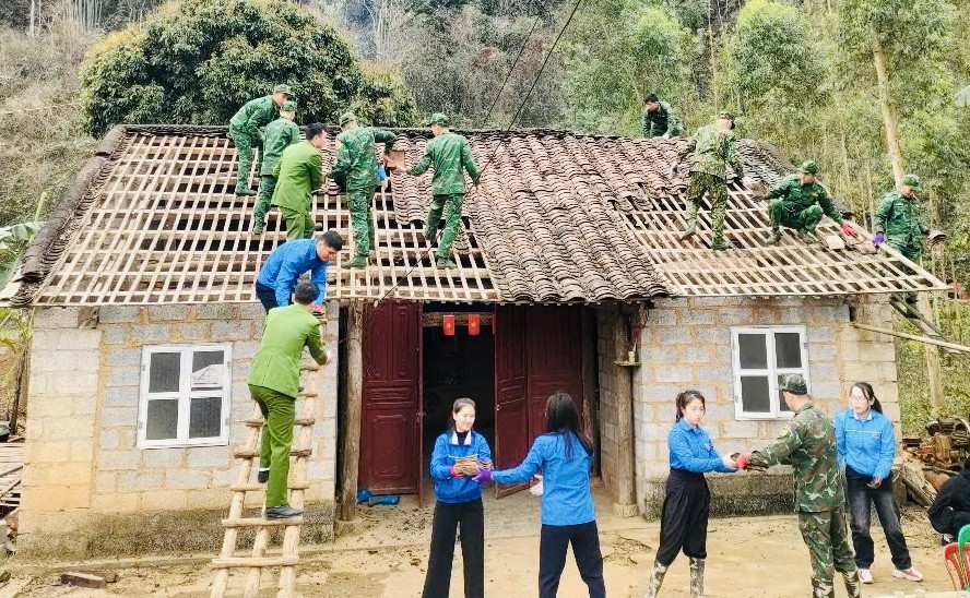 Vững vàng nơi tuyến đầu Tổ quốc - Kỳ 1: Đồng hành cùng đồng bào giữ vững biên cương