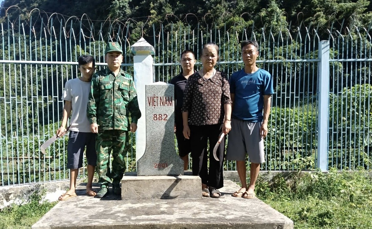 Người Bí thư chi bộ - “Điểm tựa bản làng” nơi biên giới