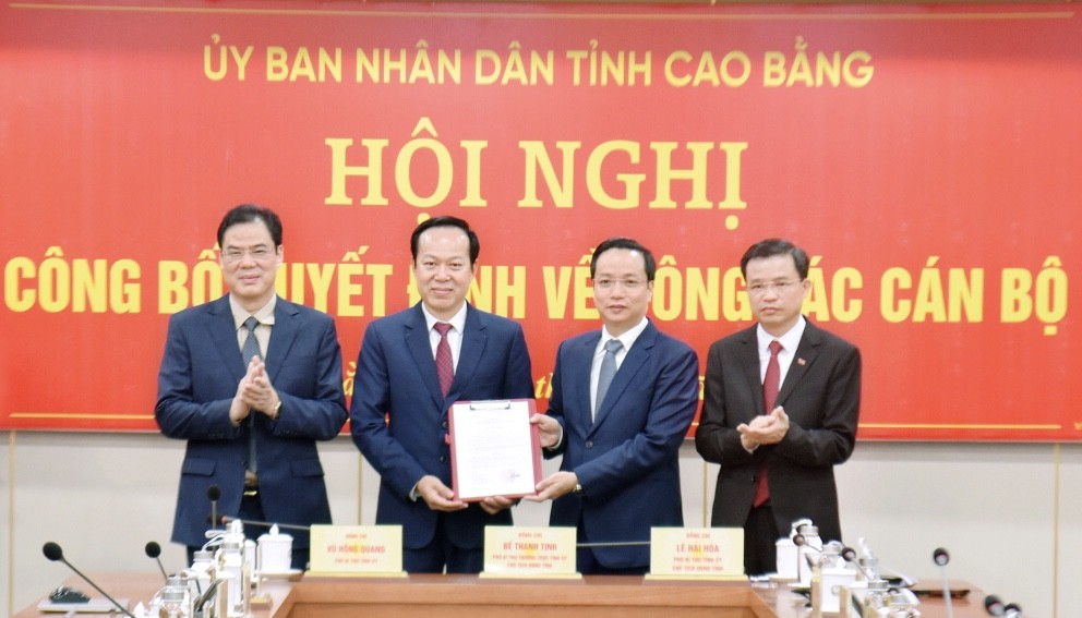 Cao Bằng: Công bố Quyết định của Thủ tướng Chính phủ phê chuẩn kết quả bầu chức vụ Phó Chủ tịch UBND tỉnh Cao Bằng: Công bố Quyết định của Thủ tướng Chính phủ phê chuẩn kết quả bầu chức vụ Phó Chủ tịch UBND tỉnh