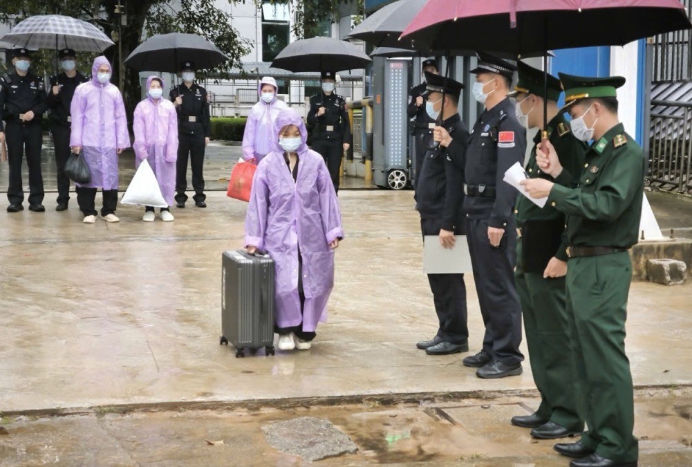 Cao Bằng: Tiếp nhận 4 đối tượng đang bị truy nã do Trung Quốc trao trả