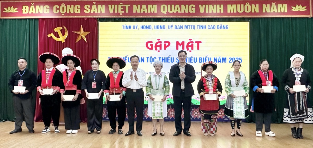 Cao Bằng: Gặp mặt đoàn đại biểu dân tộc thiểu số tiêu biểu năm 2025
