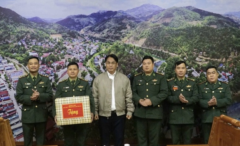Bí thư Tỉnh ủy Cao Bằng thăm, động viên cán bộ, chiến sĩ Đồn Biên phòng Xuân Trường