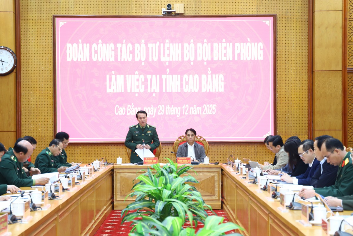 Đoàn công tác Bộ Tư lệnh Bộ đội Biên phòng làm việc với Ban Thường vụ Tỉnh uỷ Cao Bằng