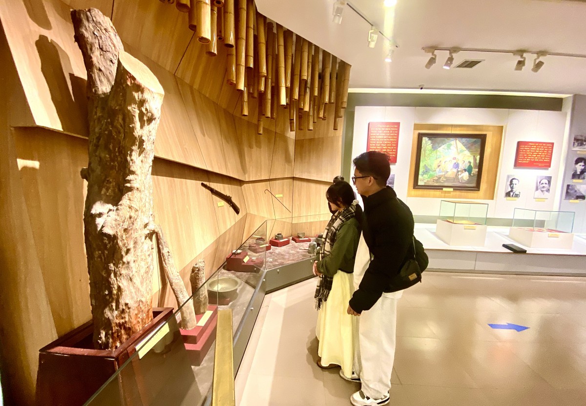 Cội nguồn cách mạng khởi sắc theo bước chân Người