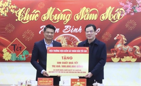 Đoàn công tác Trung ương trao kinh phí tặng quà Tết các gia đình chính sách cho Ủy ban MTTQ tỉnh Cao Bằng