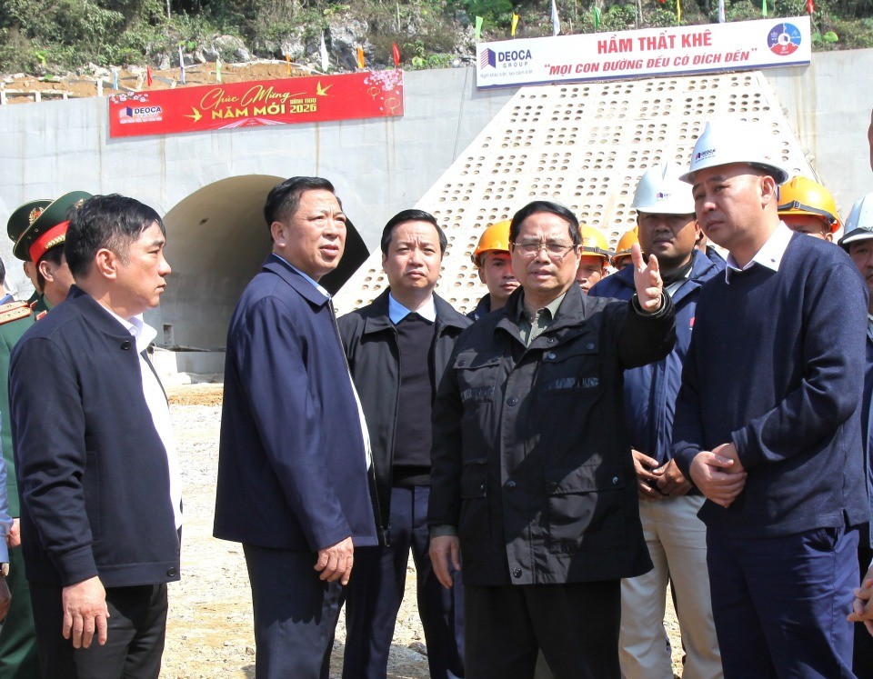 Thủ tướng Chính phủ thăm, chúc Tết công nhân trên công trường thi công Dự án đường cao tốc Đồng Đăng (Lạng Sơn) - Trà Lĩnh (Cao Bằng)