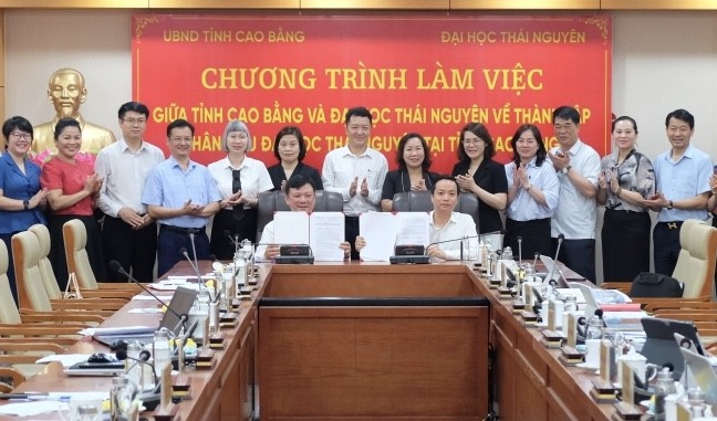 Ký kết biên bản ghi nhớ phối hợp xây dựng Đề án thành lập Phân hiệu Đại học Thái Nguyên tại tỉnh Cao Bằng