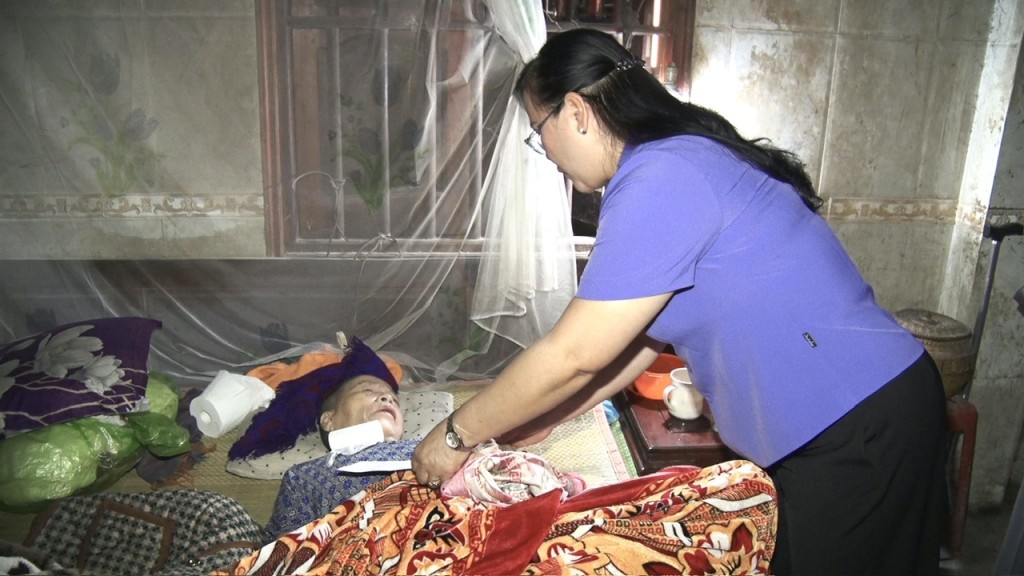 Cao Bằng: Tặng quà cho người khuyết tật nhân dịp kỷ niệm Ngày Người khuyết tật Việt Nam