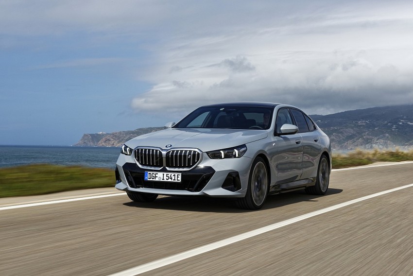 Bộ đôi BMW X3 và BMW 5 Series hoàn toàn mới chính thức được ra mắt tại Việt Nam
