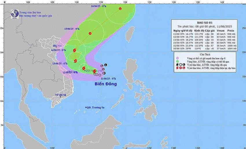 Bão số 1 đi đường vòng trên Biển Đông, tiếp tục mạnh lên. Ảnh: Trung tâm Dự báo khí tượng, thủy văn quốc gia