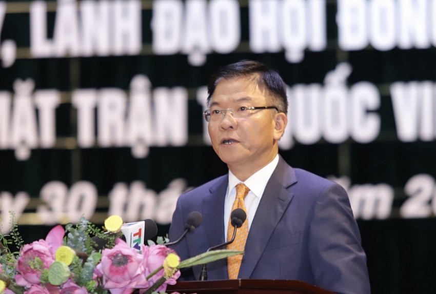 Đồng chí Lê Thành Long, Ủy viên Trung ương Đảng, Phó Thủ tướng Chính phủ phát biểu và chỉ đạo buổi lễ.