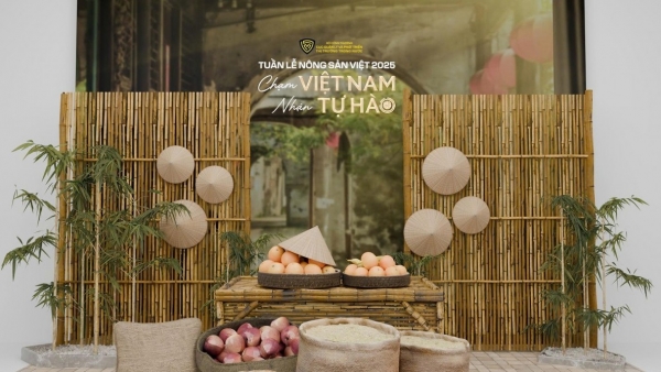 NSND Tự Long “lên sóng” bán gạo ST25 trong Tuần lễ Nông sản Việt 2025 NSND Tự Long “lên sóng” bán gạo ST25 trong Tuần lễ Nông sản Việt 2025
