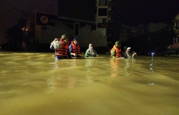 Mưa lớn vẫn tiếp tục ở Huế, Đà Nẵng và phía đông tỉnh Quảng Ngãi Mưa lớn vẫn tiếp tục ở Huế, Đà Nẵng và phía đông tỉnh Quảng Ngãi