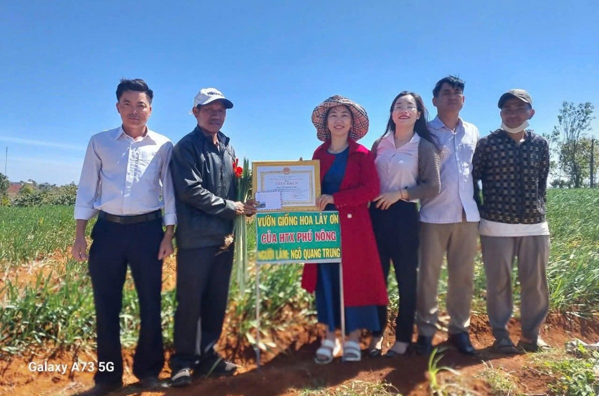 “Điểm sáng” trong phát triển nông nghiệp gắn với xây dựng nông thôn mới “Điểm sáng” trong phát triển nông nghiệp gắn với xây dựng nông thôn mới