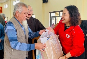 Hơn 500 triệu đồng hỗ trợ người dân Hà Tĩnh khắc phục thiệt hại sau bão số 10 Hơn 500 triệu đồng hỗ trợ người dân Hà Tĩnh khắc phục thiệt hại sau bão số 10