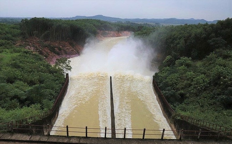 Hồ Kẻ Gỗ tăng lưu lượng xả tràn từ 90m3/giây lên 100 - 350m3/giây từ 6h ngày 31/10