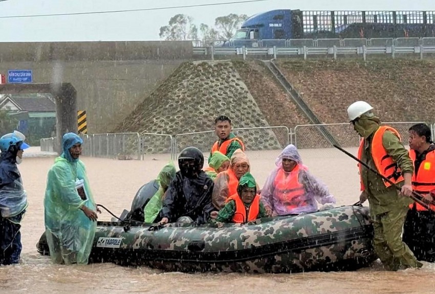Hàng nghìn hộ dân ở Hà Tĩnh bị ngập lụt