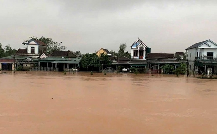 Hàng nghìn hộ dân ở Hà Tĩnh bị ngập lụt