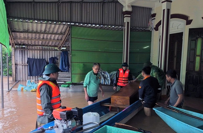 Hàng nghìn hộ dân ở Hà Tĩnh bị ngập lụt