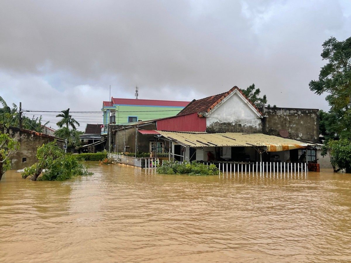 Đặt nhiệm vụ phòng, chống bão số 13 vào tình trạng 'khẩn cấp hơn, nguy hiểm hơn'