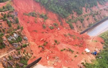 Hà Tĩnh khẩn trương khắc phục sạt lở trên nhiều tuyến đường