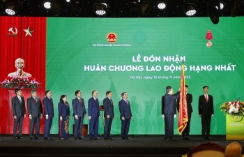 Ngành Nông nghiệp và Môi trường đón nhận Huân chương Lao động hạng Nhất