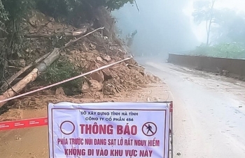 Nguy cơ sạt lở cao trên quốc lộ 8 ở Hà Tĩnh