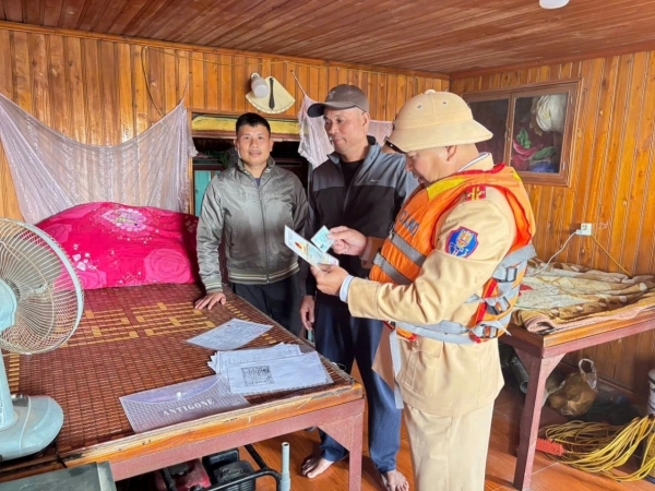 Phú Thọ mở đợt cao điểm kiểm soát phương tiện chở cát, sỏi trên các tuyến sông