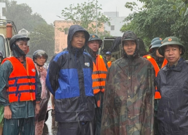 nhung hinh anh dep the hien nghia tinh quan dan vung ron lu