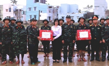 Lãnh đạo tỉnh Gia Lai thăm hỏi, động viên các đơn vị quân đội tham gia khắc phục hậu quả mưa lũ