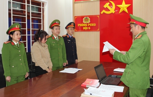 Công an Nghệ An triệt phá cơ sở sản xuất hơn 60.000 lít giấm giả