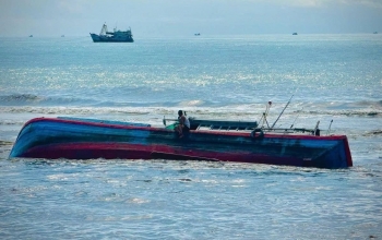 Khẩn trương nạo vét thông luồng cửa biển La Gi, bảo đảm an toàn cho tàu cá