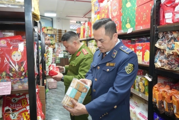 Lào Cai tăng cường chống buôn lậu, giữ ổn định thị trường Tết Bính Ngọ 2026