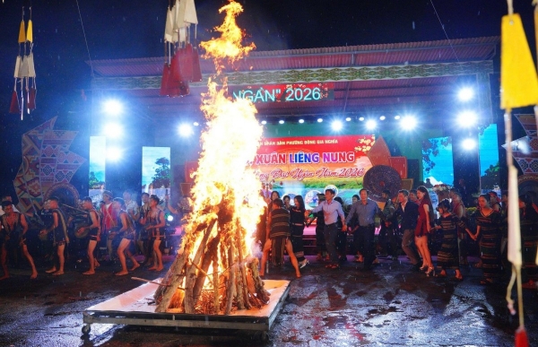 khai mac hoi xuan lieng nung 2026 am vang dai ngan