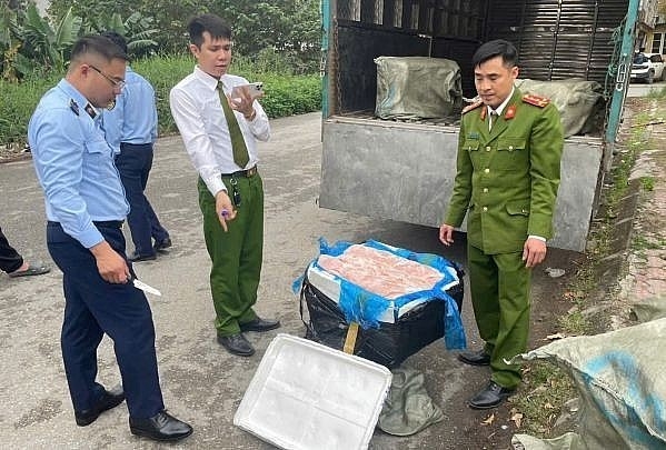 Hưng Yên: Phát hiện và tiêu hủy 600 kg nầm lợn đông lạnh không rõ nguồn gốc