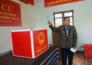 Đắk Lắk: Người dân xã Ea Na gửi gắm niềm tin qua từng lá phiếu