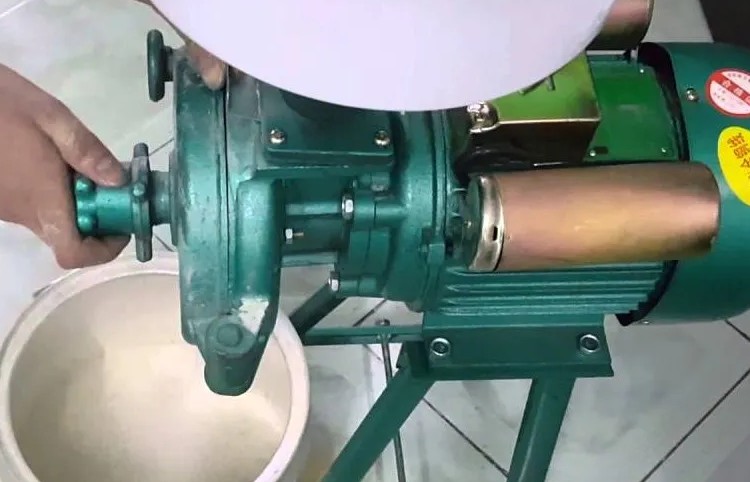 Lợi ích vượt trội của máy nghiền bột trong chăn nuôi hiện đại