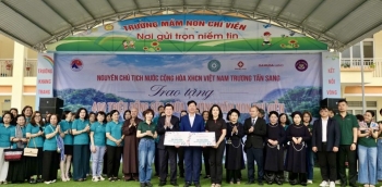 Cao Bằng: Nguyên Chủ tịch nước Trương Tấn Sang trao tặng kinh phí sửa chữa trường học tại xã Đàm Thuỷ