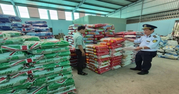 Đồng Tháp xử phạt gần 90 triệu đồng hai cơ sở kinh doanh phân bón vi phạm