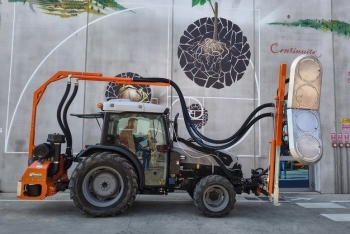 Máy tỉa lá khí nén giúp giảm nấm bệnh trong vườn cây ăn quả