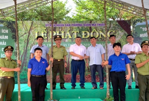 Đồng lòng bảo vệ tài nguyên, phát triển nông nghiệp xanh và nông thôn văn minh hiện đại